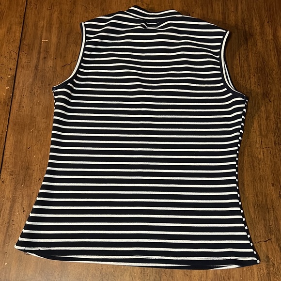 3/$25 Banana Lemon top - Picture 3 of 3